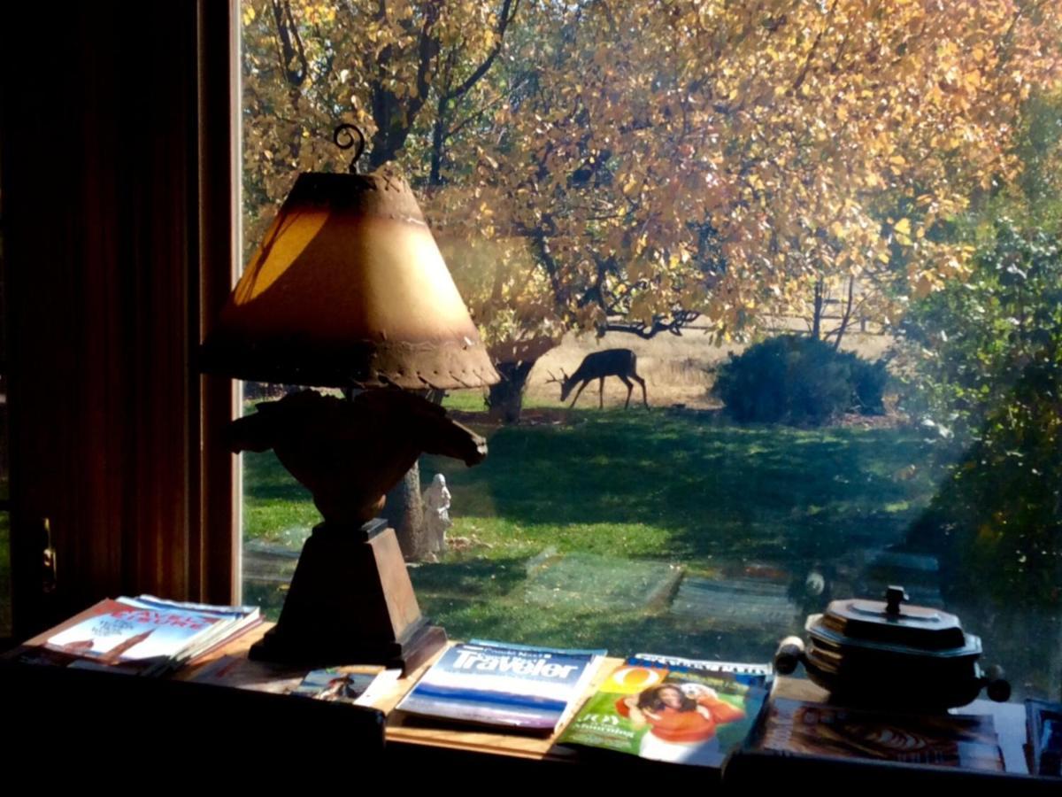 Yellowstone Cattle Baron Ensuite, Private Entrance & Parking - Prairie Rose B&B Cheyenne Room photo