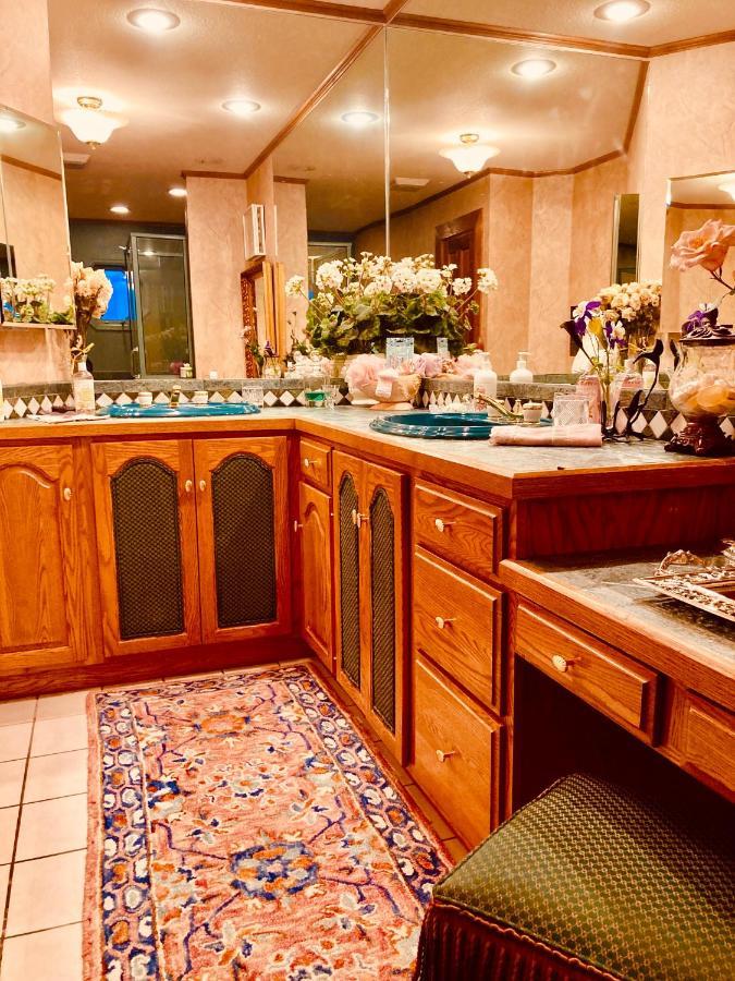 Yellowstone Cattle Baron Ensuite, Private Entrance & Parking - Prairie Rose B&B Cheyenne Exterior photo