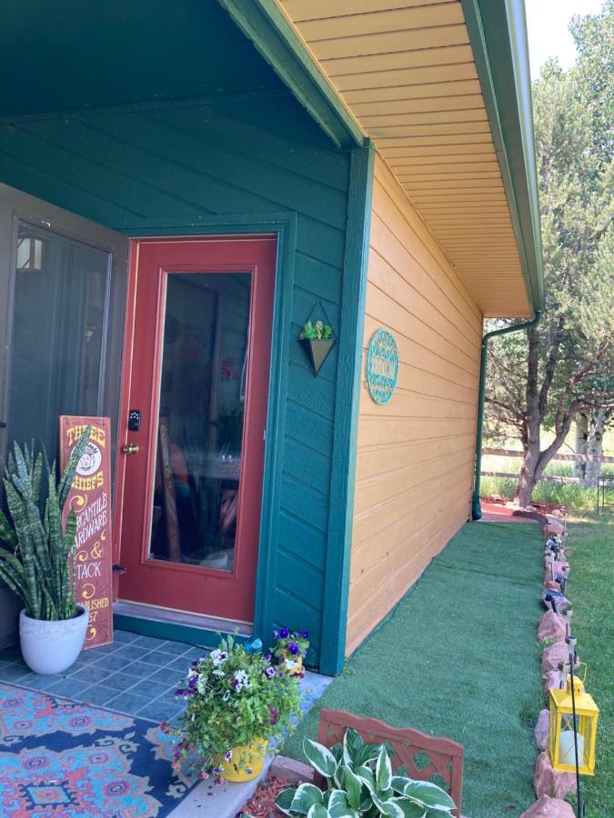 Yellowstone Cattle Baron Ensuite, Private Entrance & Parking - Prairie Rose B&B Cheyenne Exterior photo