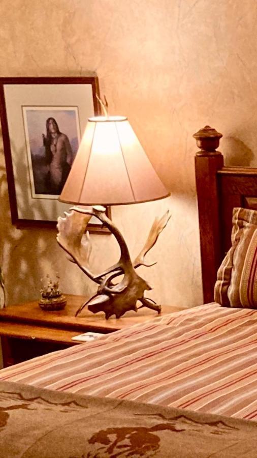 Yellowstone Cattle Baron Ensuite, Private Entrance & Parking - Prairie Rose B&B Cheyenne Exterior photo